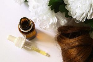 The benefits and harms of hair oils